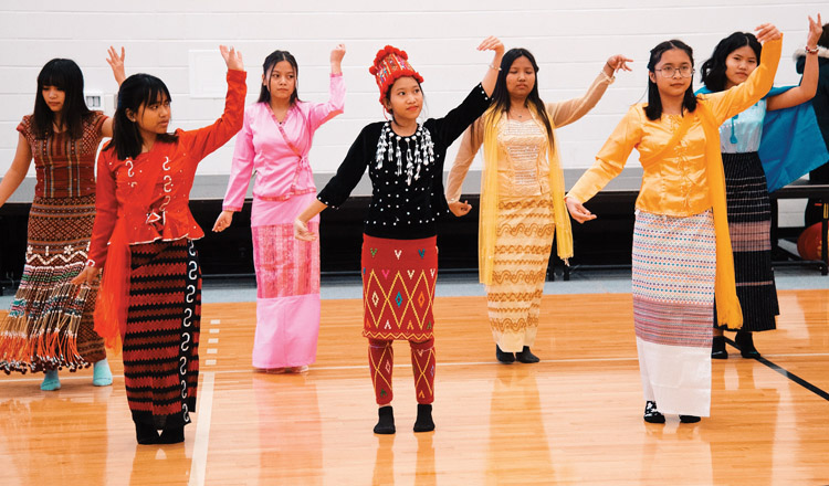 asian women performing a traditional dance