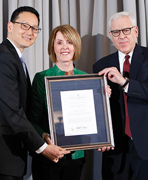 Sally Ann Zoll, CEO of United Through Reading, accepting award